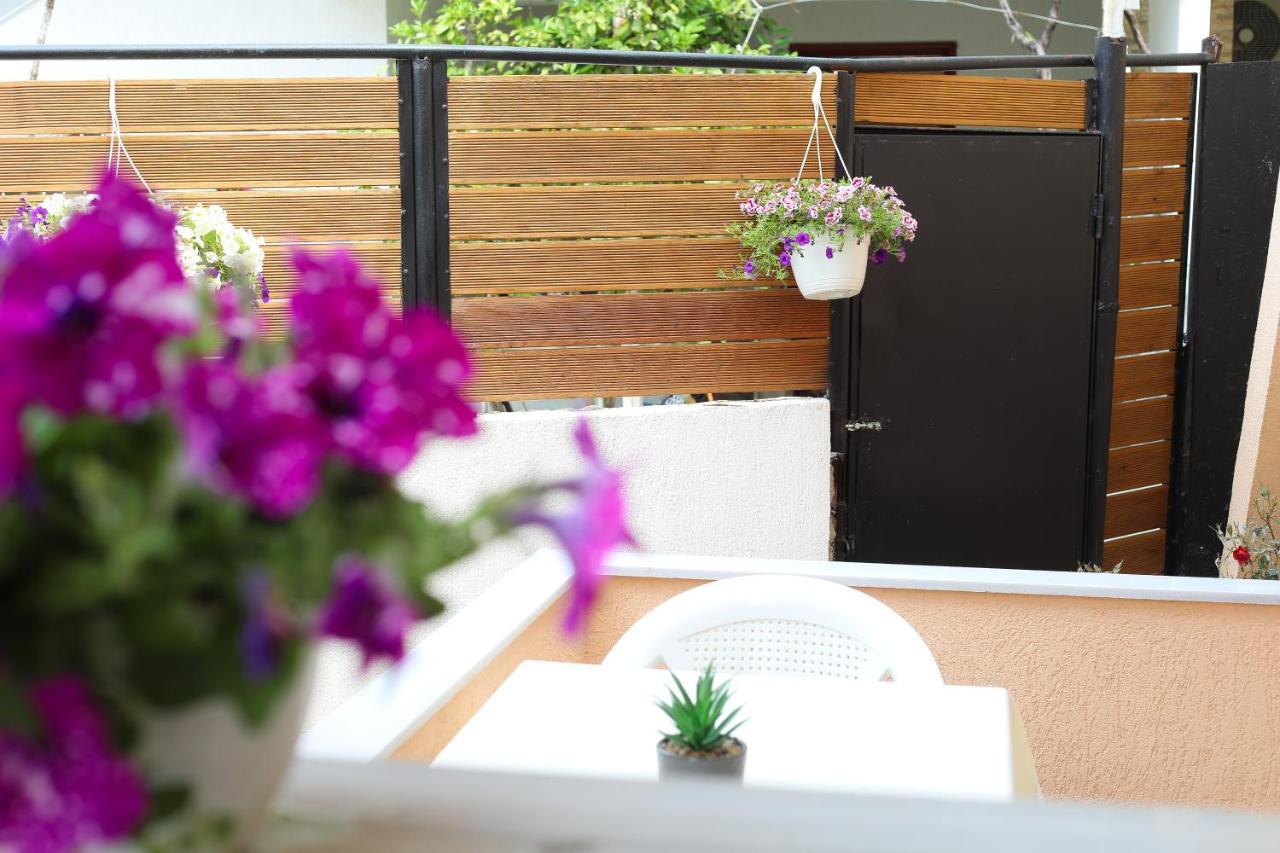 Vila Feliz - Premium Rooms With Free Private Parking Vlorë Esterno foto