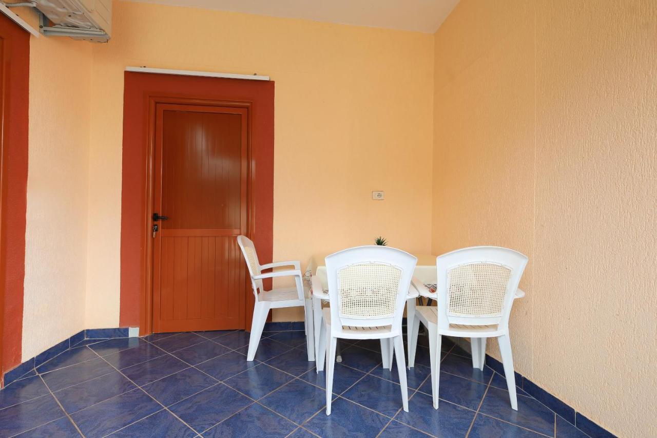 Vila Feliz - Premium Rooms With Free Private Parking Vlorë Esterno foto