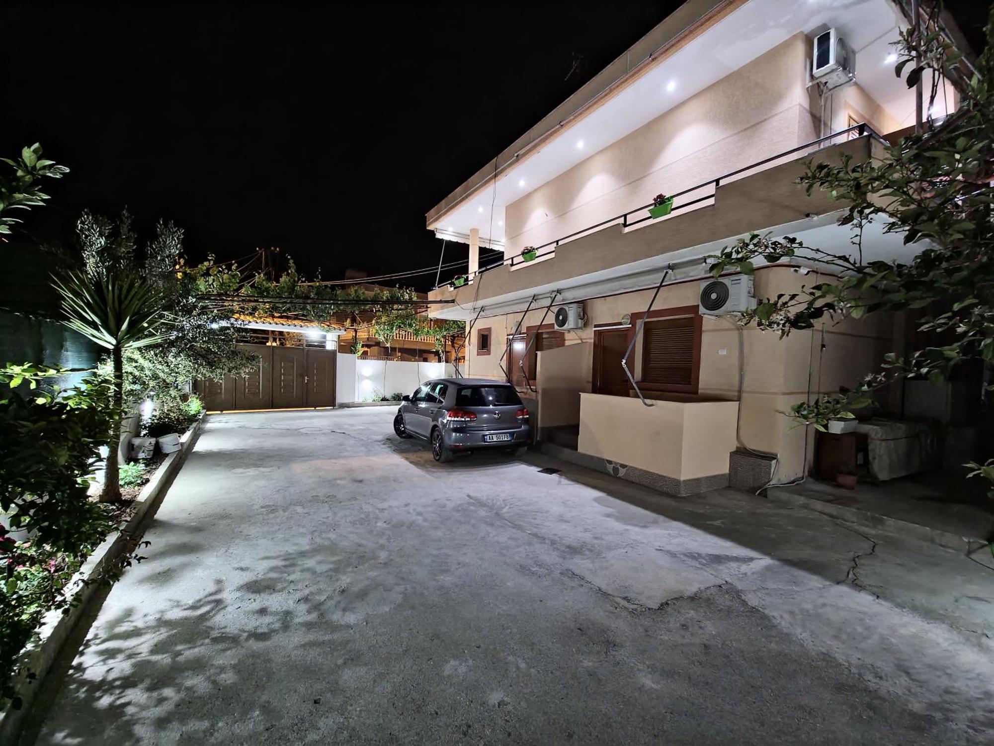 Vila Feliz - Premium Rooms With Free Private Parking Vlorë Esterno foto
