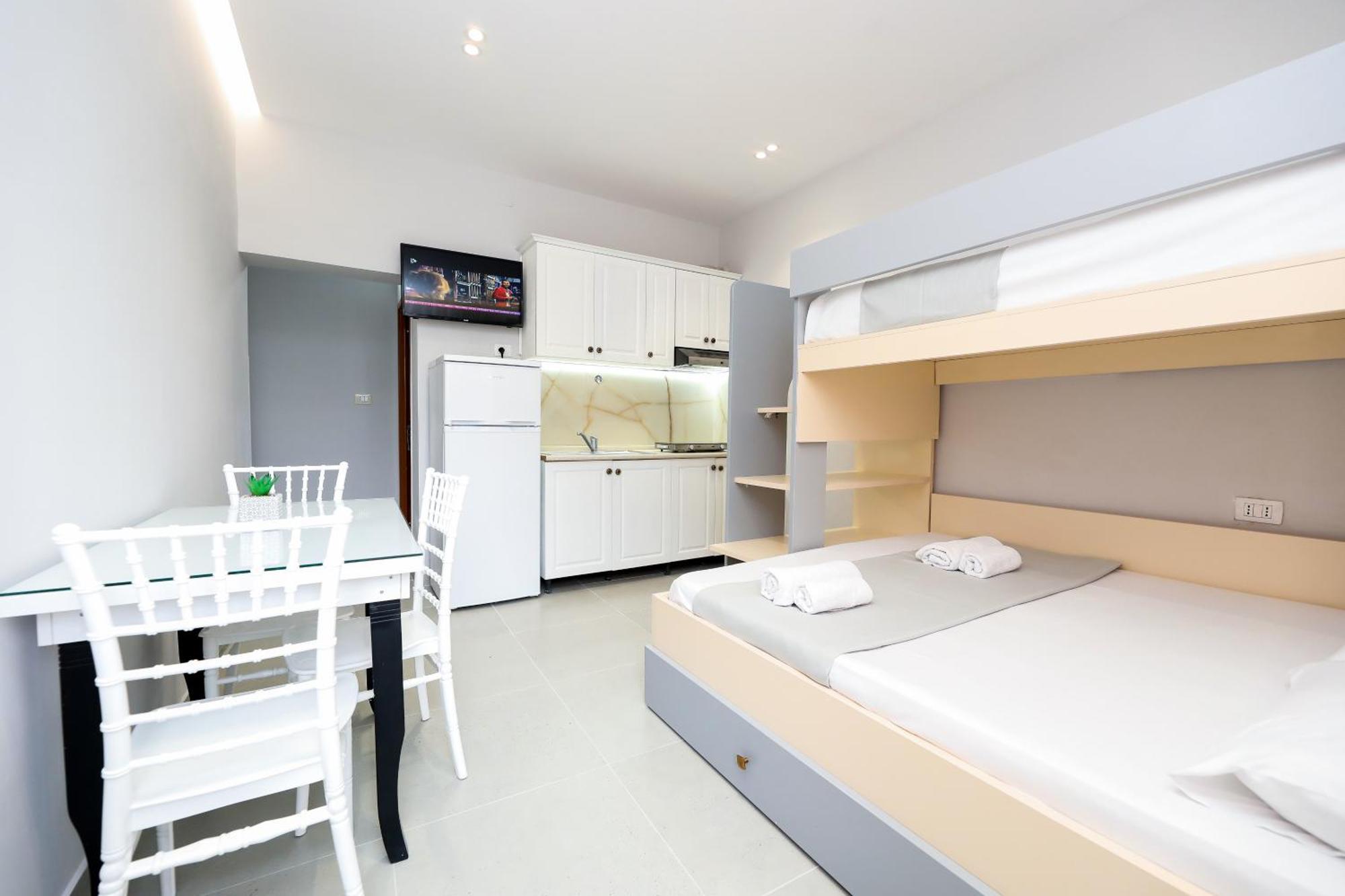 Vila Feliz - Premium Rooms With Free Private Parking Vlorë Esterno foto