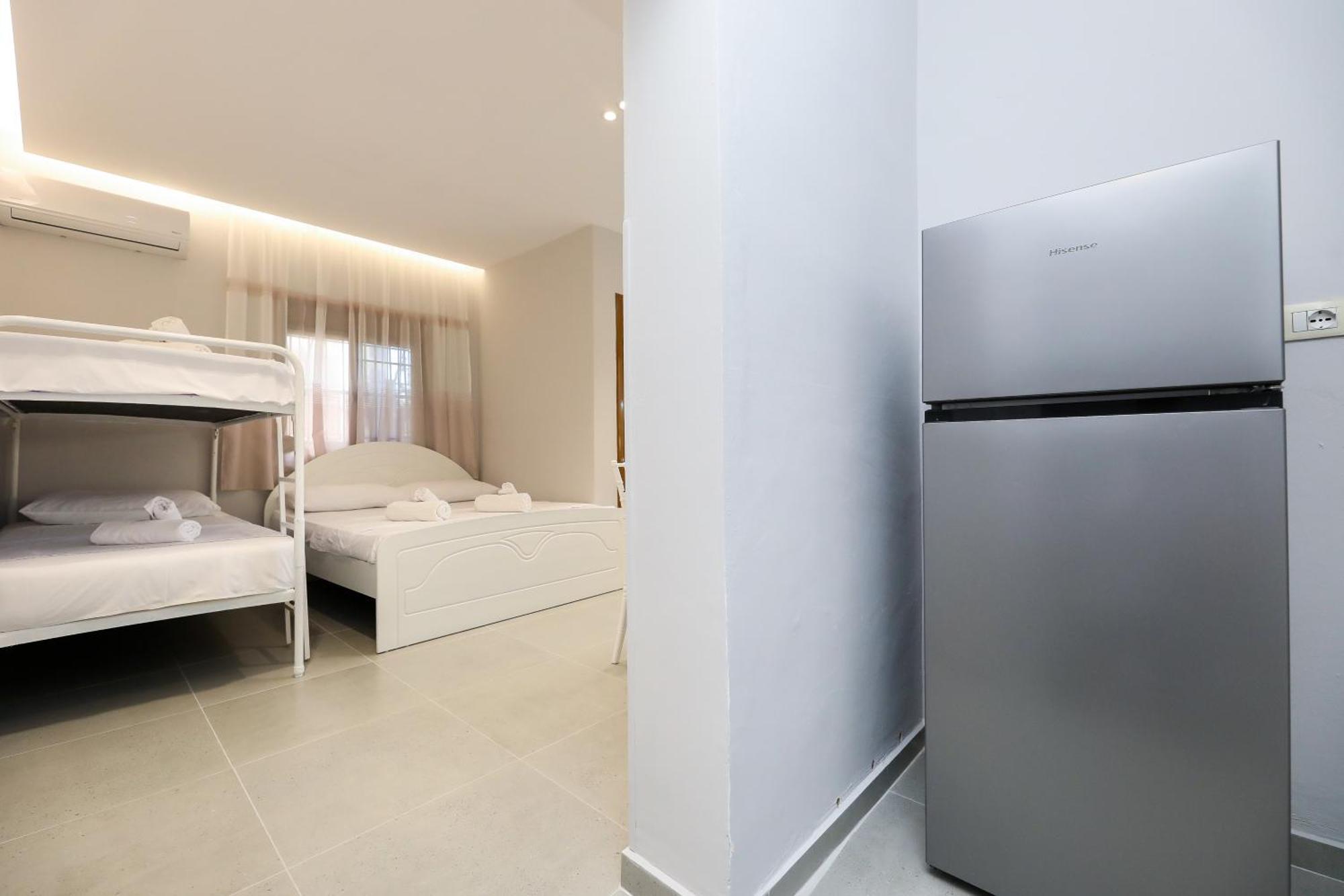 Vila Feliz - Premium Rooms With Free Private Parking Vlorë Esterno foto