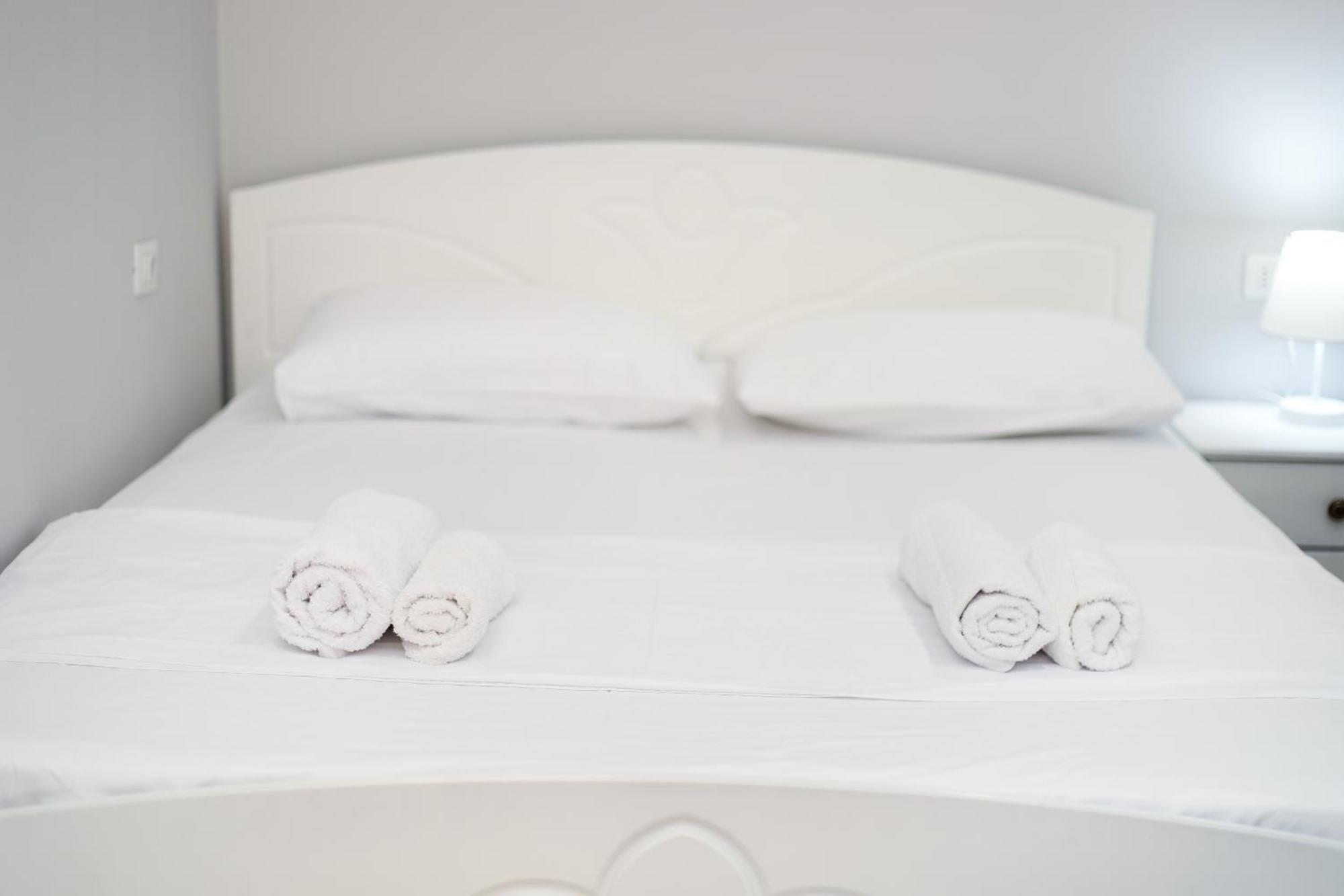 Vila Feliz - Premium Rooms With Free Private Parking Vlorë Esterno foto