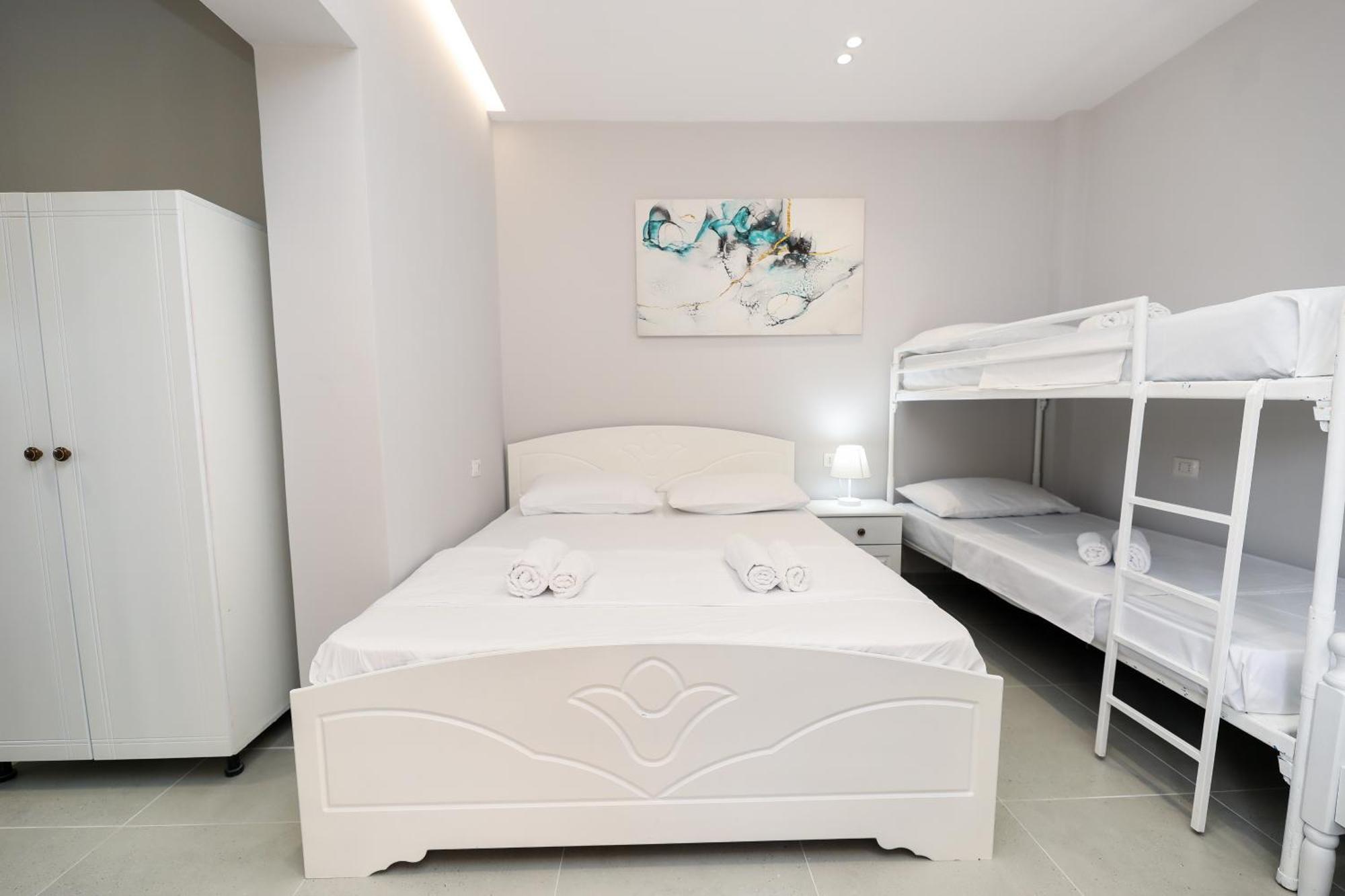 Vila Feliz - Premium Rooms With Free Private Parking Vlorë Esterno foto