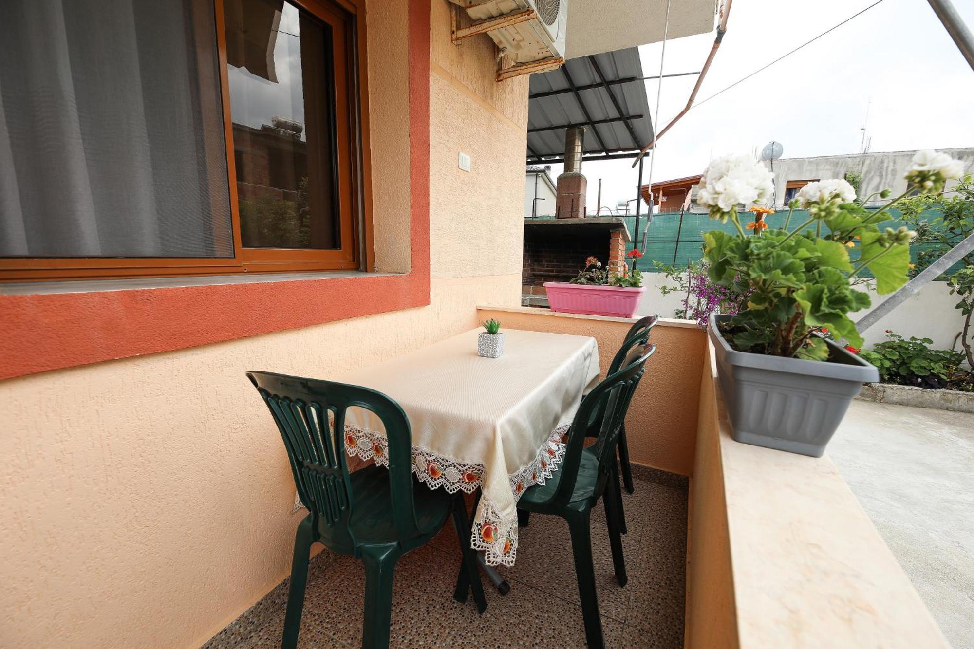 Vila Feliz - Premium Rooms With Free Private Parking Vlorë Esterno foto