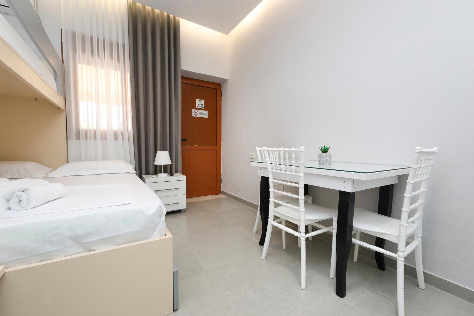 Vila Feliz - Premium Rooms With Free Private Parking Vlorë Esterno foto