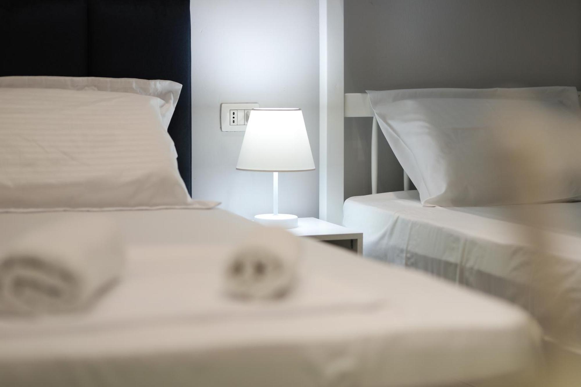 Vila Feliz - Premium Rooms With Free Private Parking Vlorë Esterno foto