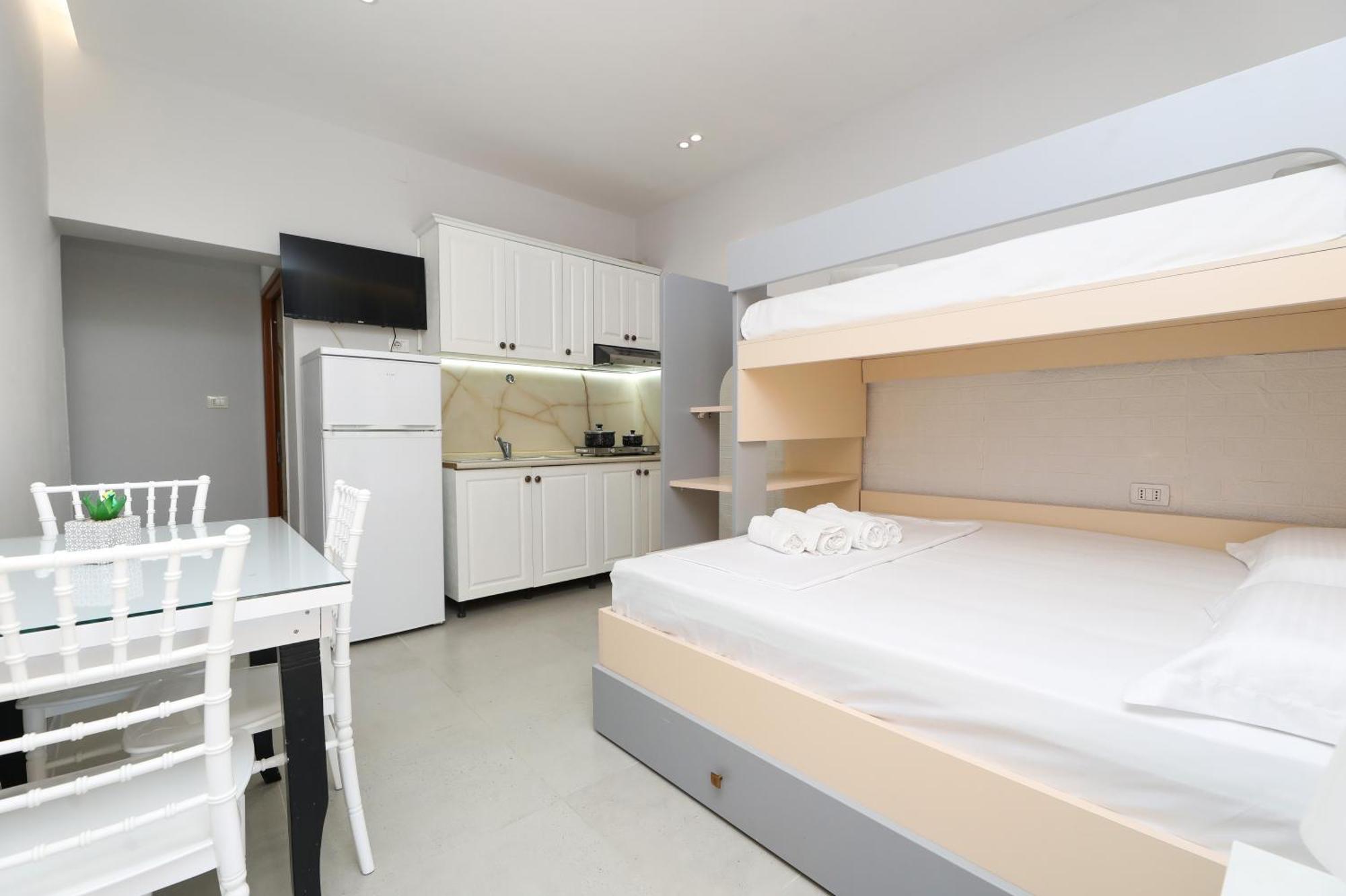 Vila Feliz - Premium Rooms With Free Private Parking Vlorë Esterno foto
