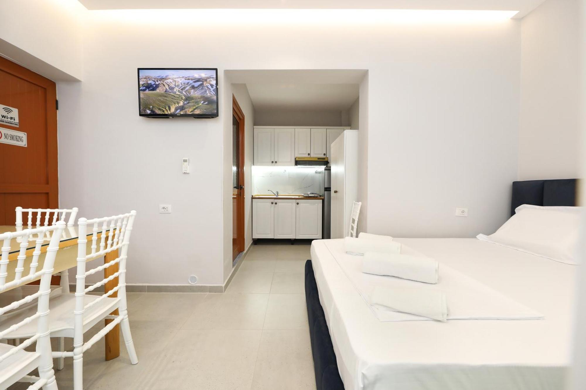 Vila Feliz - Premium Rooms With Free Private Parking Vlorë Esterno foto