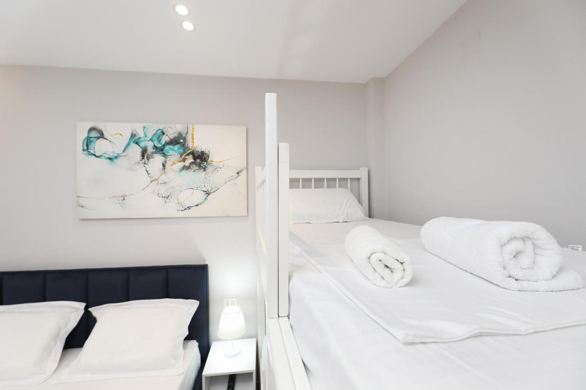 Vila Feliz - Premium Rooms With Free Private Parking Vlorë Esterno foto