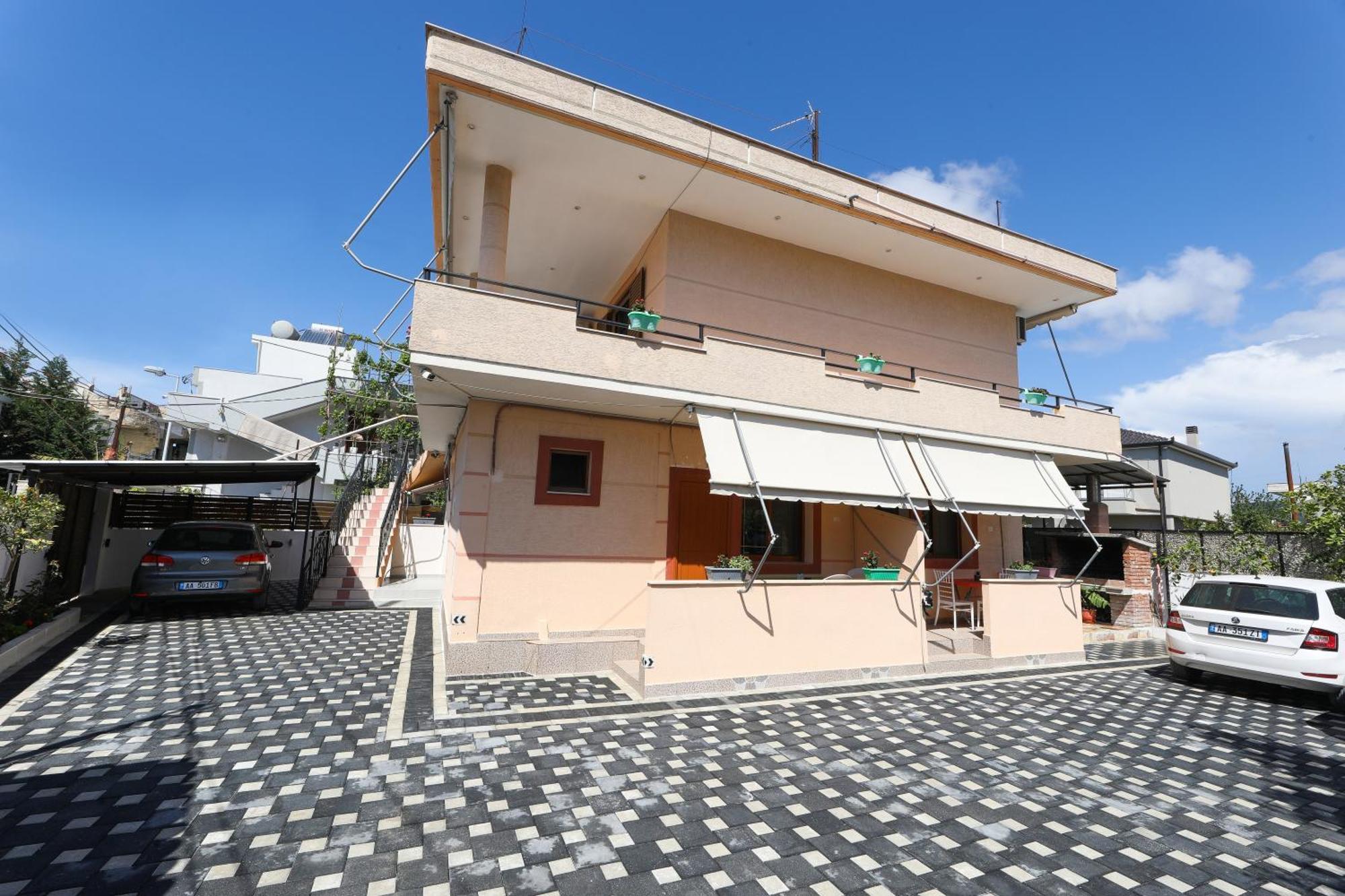 Vila Feliz - Premium Rooms With Free Private Parking Vlorë Esterno foto