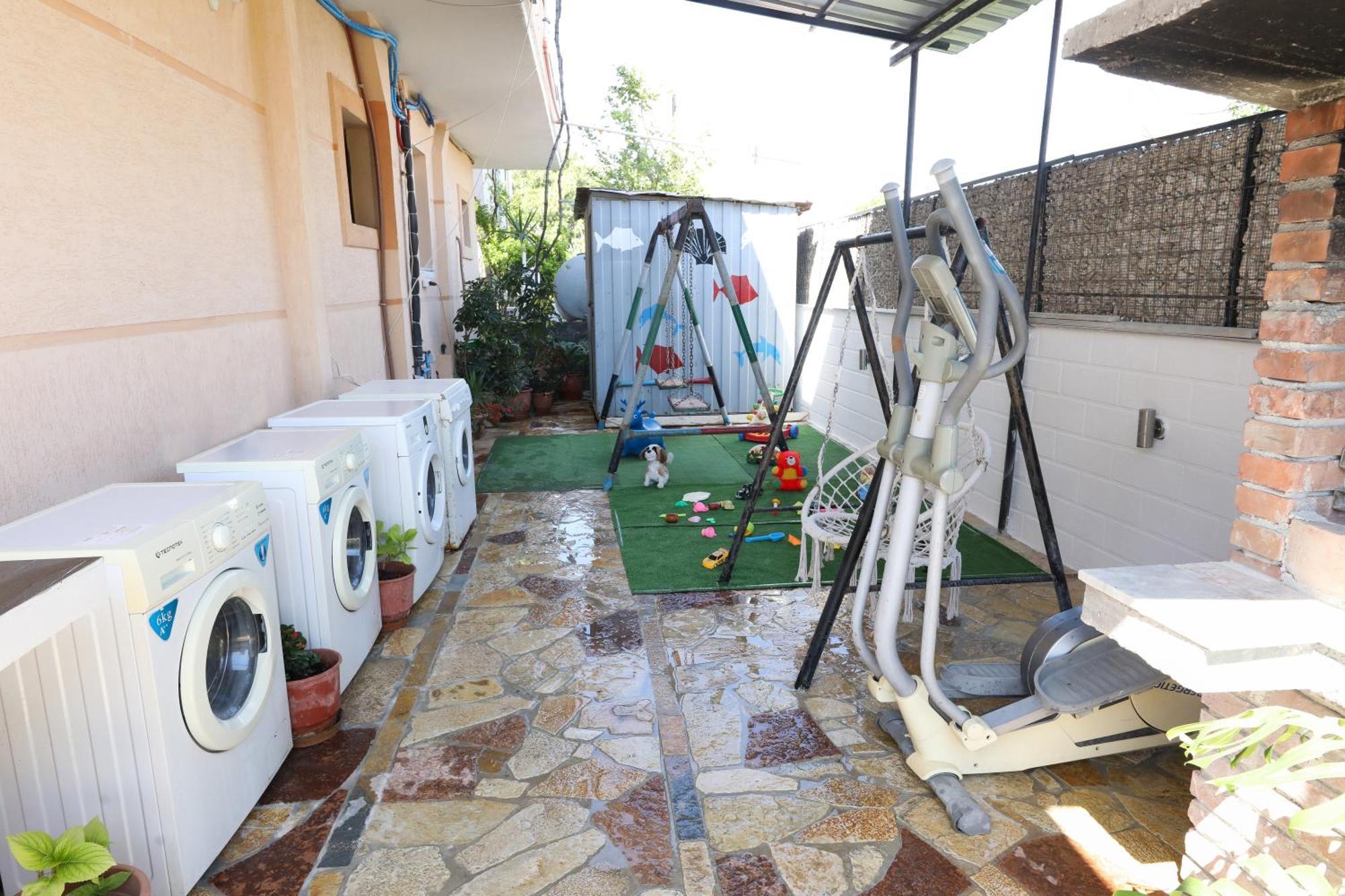 Vila Feliz - Premium Rooms With Free Private Parking Vlorë Esterno foto